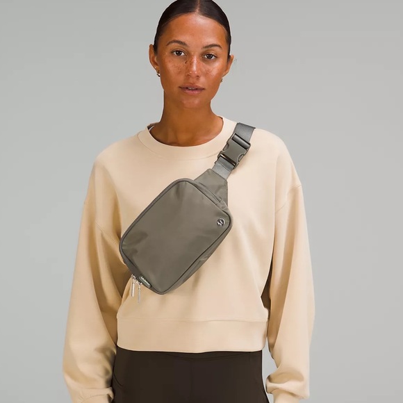 NWT [Lululemon] Large Everywhere Belt Bag in Grey Sage - Picture 3 of 4